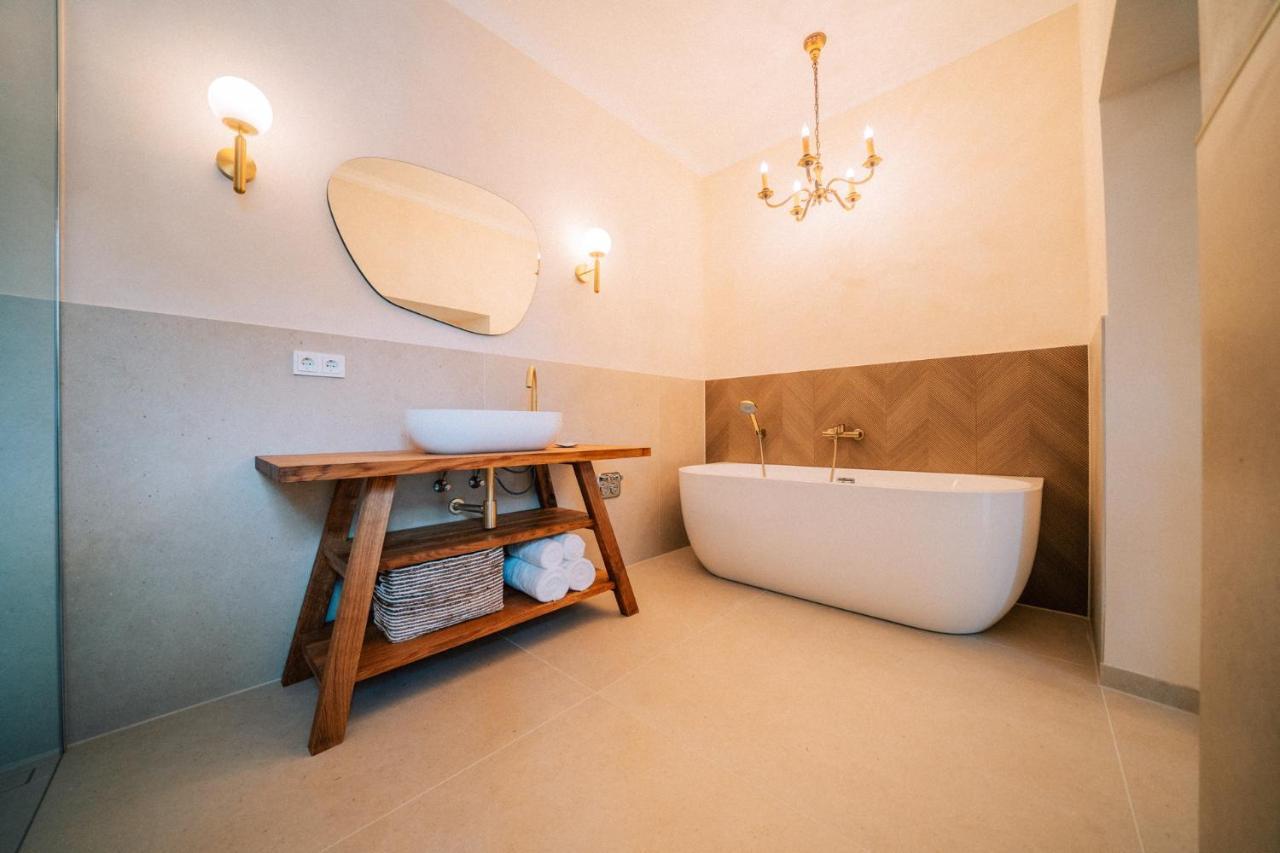Gut Foersterlay - Exklusive Boutique Apartments Im Historischen Winzerhaus Direkt An Der Mosel Losnich ภายนอก รูปภาพ