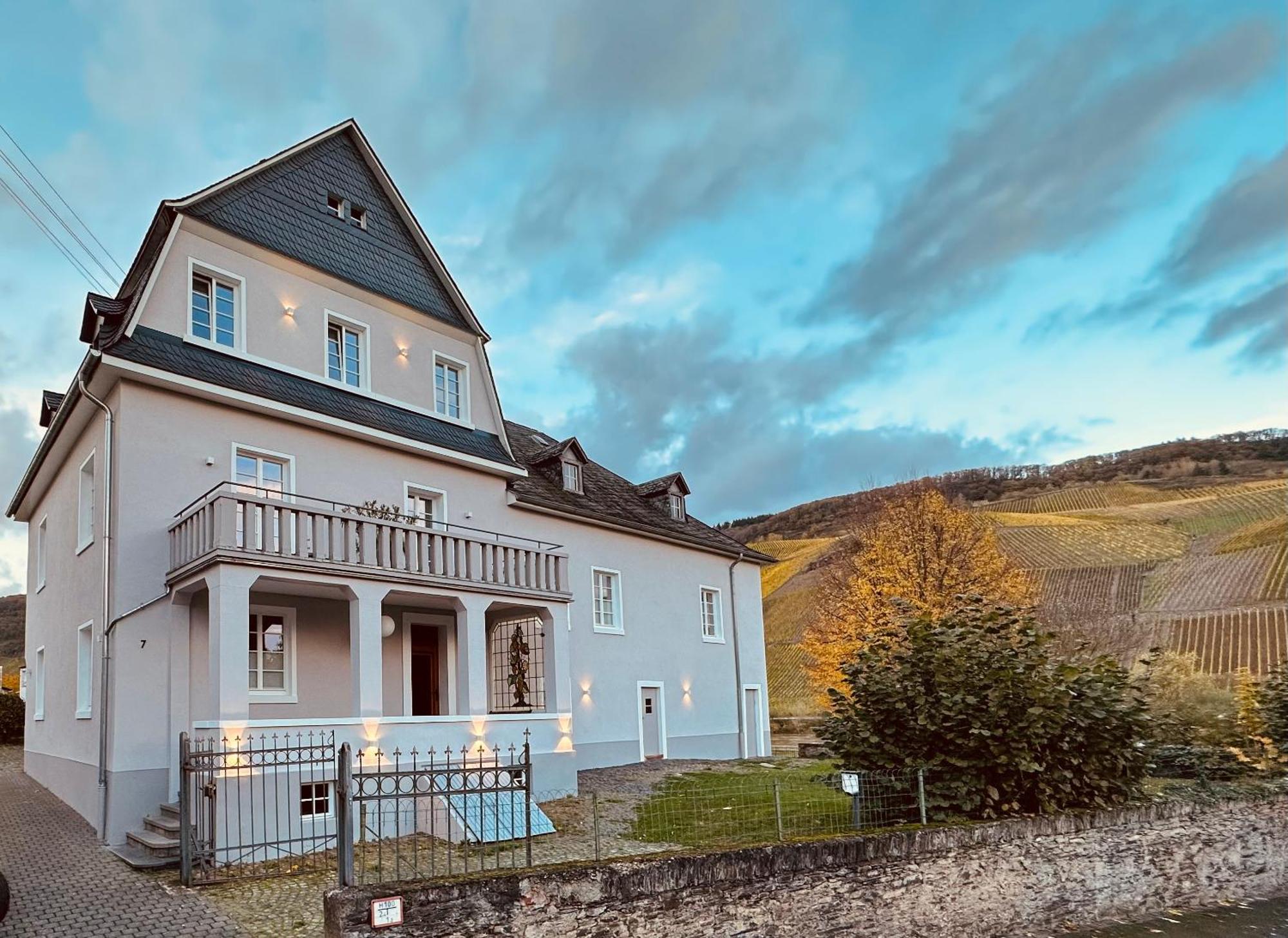 Gut Foersterlay - Exklusive Boutique Apartments Im Historischen Winzerhaus Direkt An Der Mosel Losnich ภายนอก รูปภาพ