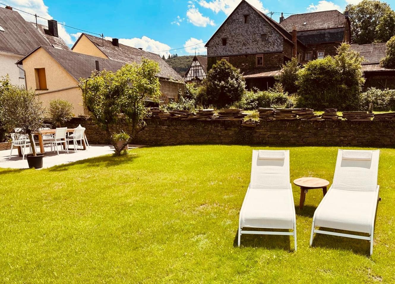 Gut Foersterlay - Exklusive Boutique Apartments Im Historischen Winzerhaus Direkt An Der Mosel Losnich ภายนอก รูปภาพ